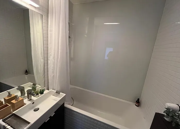 Castle View With Free Garage Apartament Budapesta