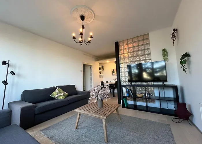 Castle View With Free Garage Apartament