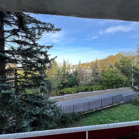 Castle View With Free Garage Διαμέρισμα *