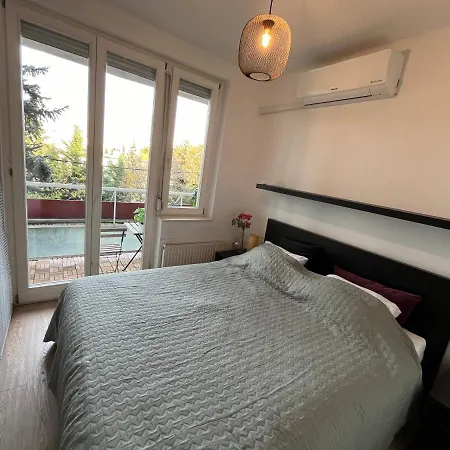 Castle View With Free Garage بودابست